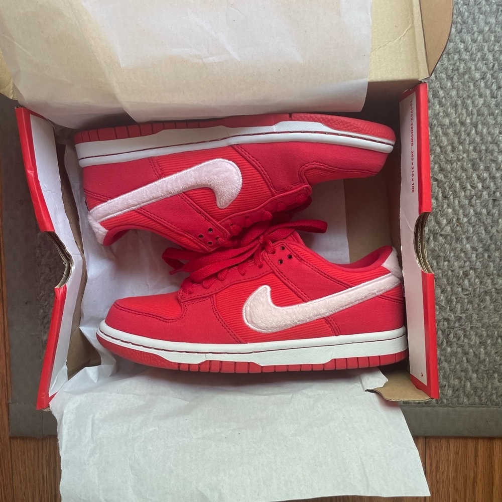 Like New Nike Dunk Low GS Valentines Day